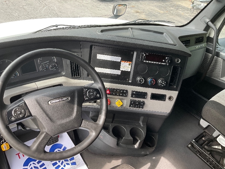 Used 2022 Freightliner Cascadia - photo 13