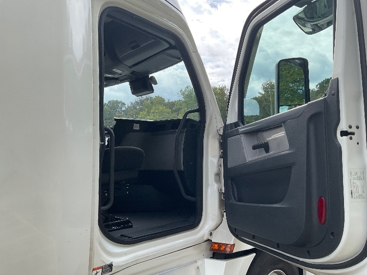 Used 2022 Freightliner Cascadia - photo 15