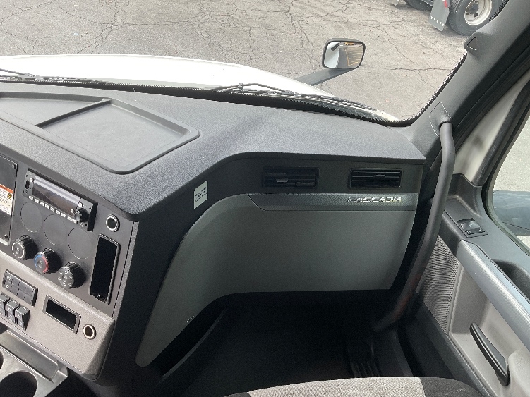Used 2022 Freightliner Cascadia - photo 16