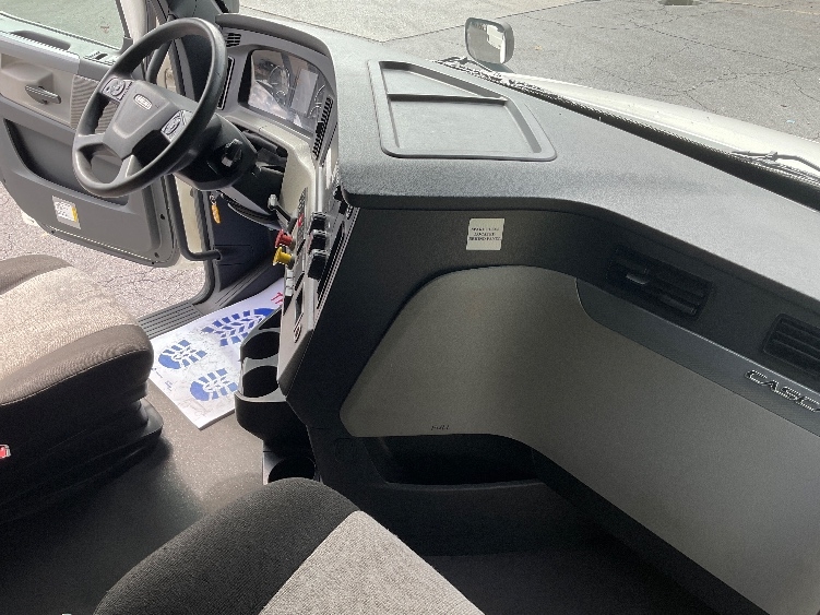 Used 2022 Freightliner Cascadia - photo 17