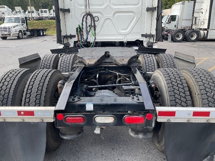 Used 2022 Freightliner Cascadia - photo 8
