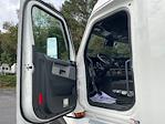 Used 2022 Freightliner Cascadia Detroit DD15AT Semi Truck with Sleeper Cab for sale #411457 - photo 9