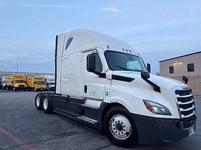 Used 2022 Freightliner Cascadia Detroit DD15AT Semi Truck with Sleeper Cab for sale #411569 - photo 1