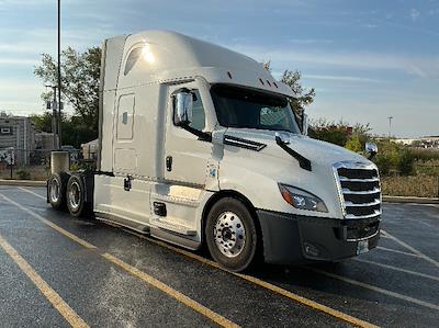 Used 2022 Freightliner Cascadia - photo 1