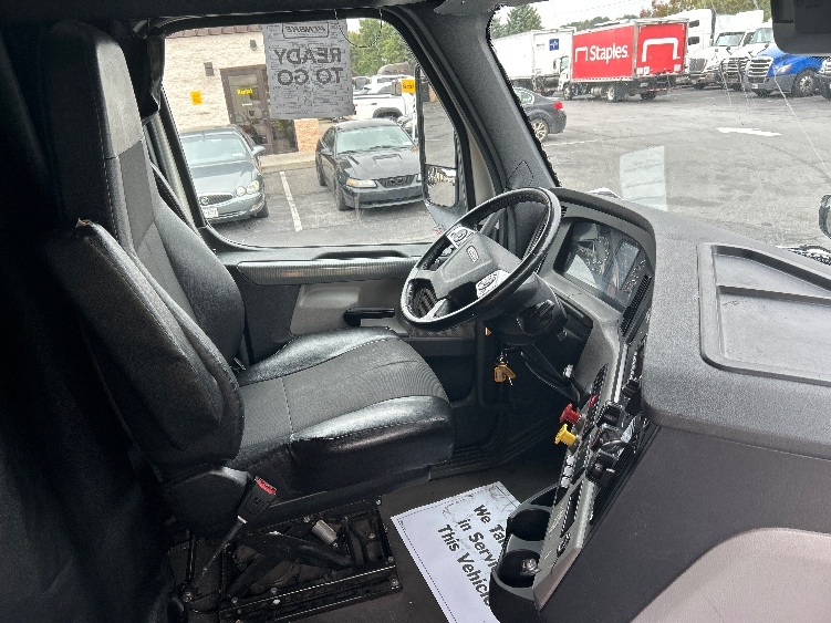 Used 2022 Freightliner Cascadia - photo 17