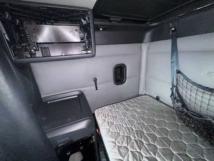 Used 2022 Freightliner Cascadia - photo 21