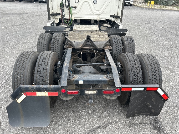Used 2022 Freightliner Cascadia - photo 8