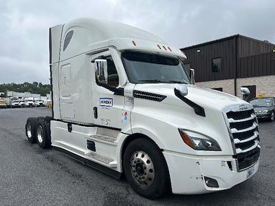 Used 2022 Freightliner Cascadia Detroit DD15AT Semi Truck with Sleeper Cab for sale #411623 - photo 1