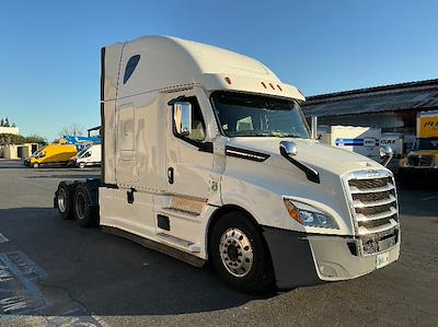 Used 2022 Freightliner Cascadia - photo 1