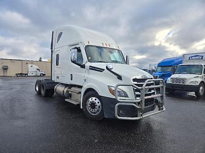Used 2022 Freightliner Cascadia Detroit DD15AT Semi Truck with Sleeper Cab for sale #412756 - photo 1