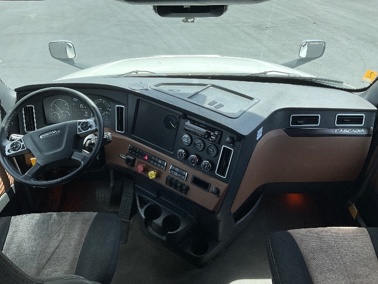 Used 2022 Freightliner Cascadia - photo 14