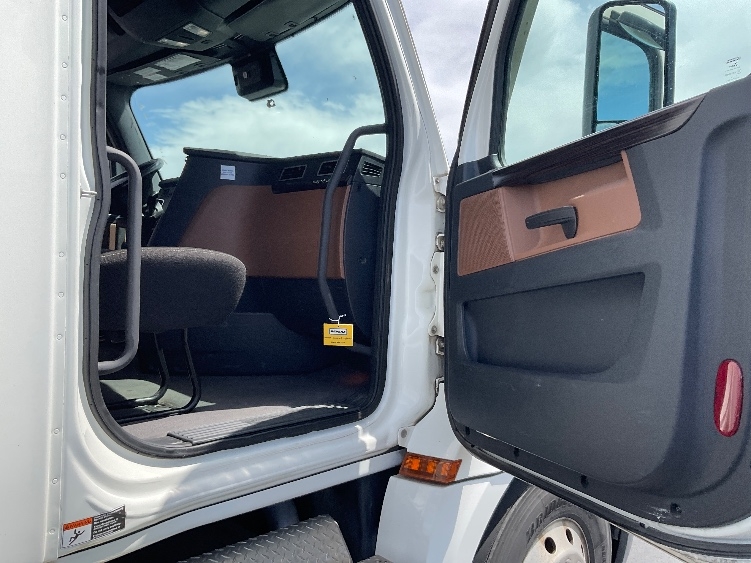 Used 2022 Freightliner Cascadia - photo 15