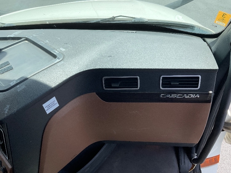 Used 2022 Freightliner Cascadia - photo 16