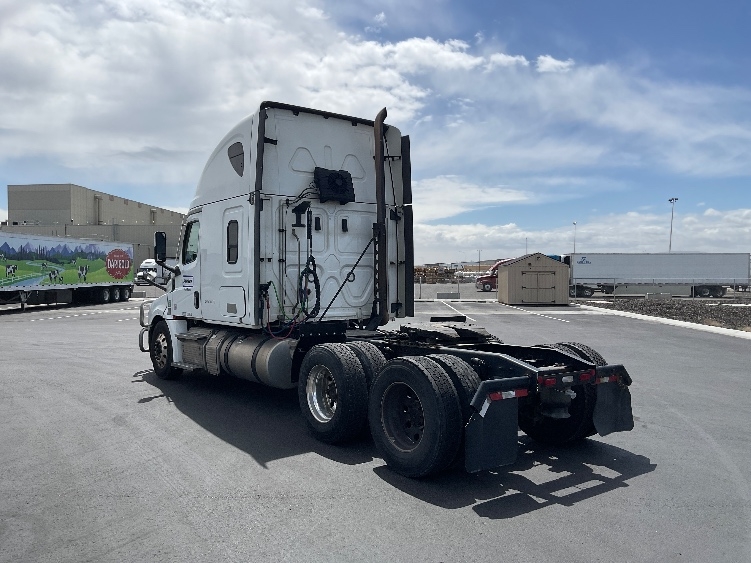 Used 2022 Freightliner Cascadia - photo 7