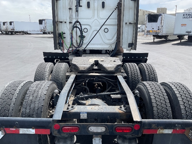 Used 2022 Freightliner Cascadia - photo 8