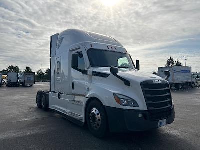 Used 2022 Freightliner Cascadia Detroit DD15AT Semi Truck with Sleeper Cab for sale #413135 - photo 1