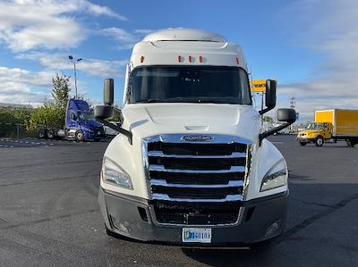 Used 2022 Freightliner Cascadia Detroit DD15AT Semi Truck with Sleeper Cab for sale #413359 - photo 2