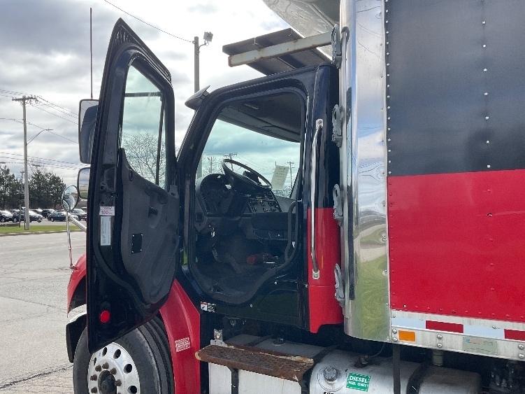 Used 2018 Freightliner M2 106 - photo 17