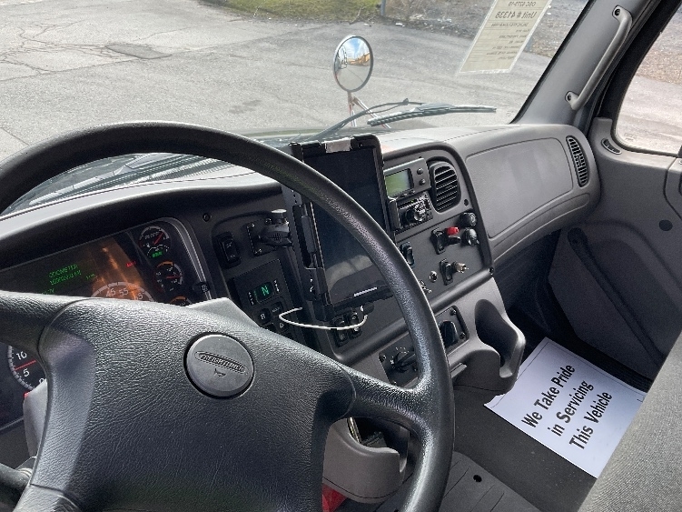 Used 2018 Freightliner M2 106 - photo 18