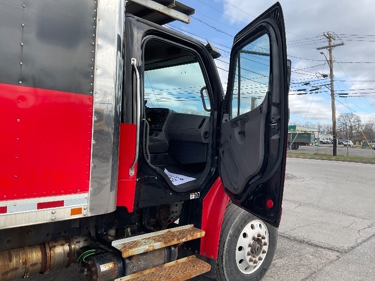 Used 2018 Freightliner M2 106 - photo 21