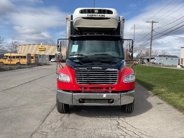 Used 2018 Freightliner M2 106 - photo 2