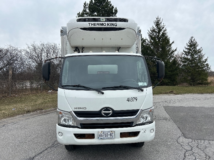 Used 2019 Hino 195 - photo 2