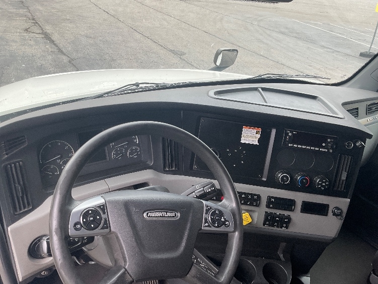Used 2022 Freightliner Cascadia - photo 13