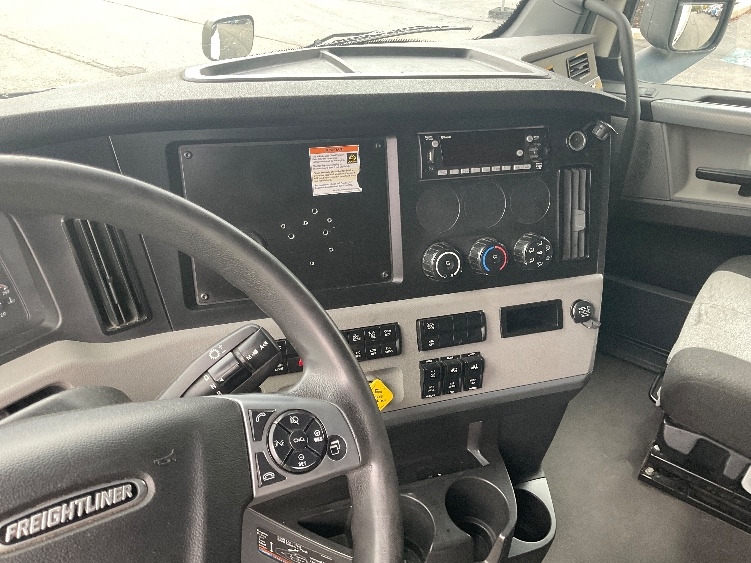 Used 2022 Freightliner Cascadia - photo 14