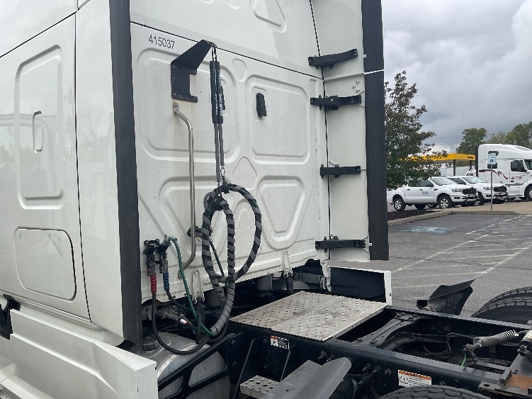 Used 2022 Freightliner Cascadia - photo 24