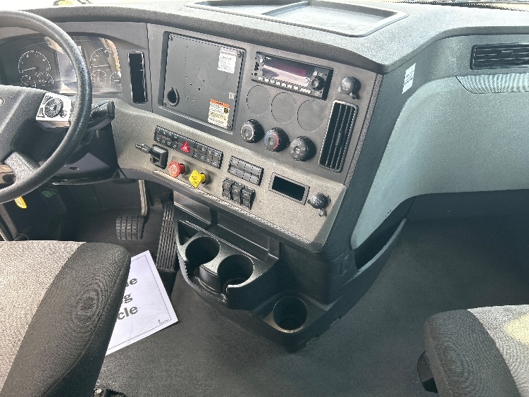 Used 2022 Freightliner Cascadia - photo 14