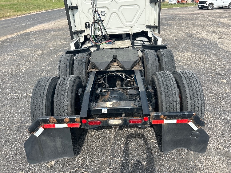 Used 2022 Freightliner Cascadia - photo 8