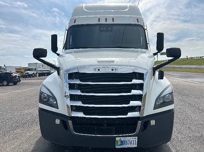 Used 2022 Freightliner Cascadia Detroit DD15AT Semi Truck with Sleeper Cab for sale #415041 - photo 2
