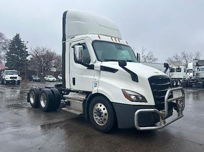Used 2022 Freightliner Cascadia - photo 1