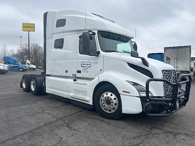 Used 2022 Volvo VNL - photo 1