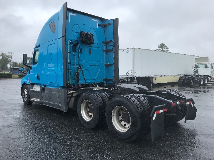 Used 2022 Freightliner Cascadia - photo 7