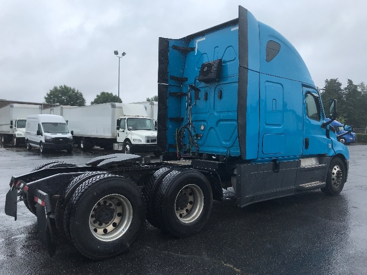Used 2022 Freightliner Cascadia - photo 9