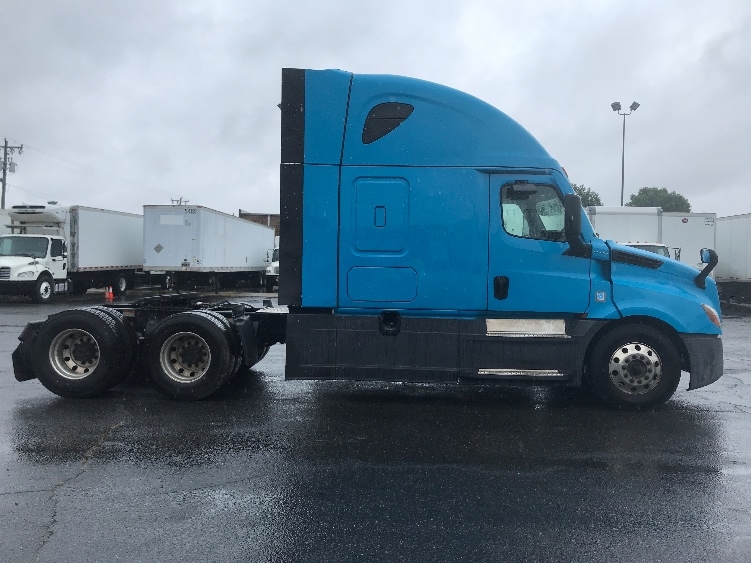 Used 2022 Freightliner Cascadia - photo 10