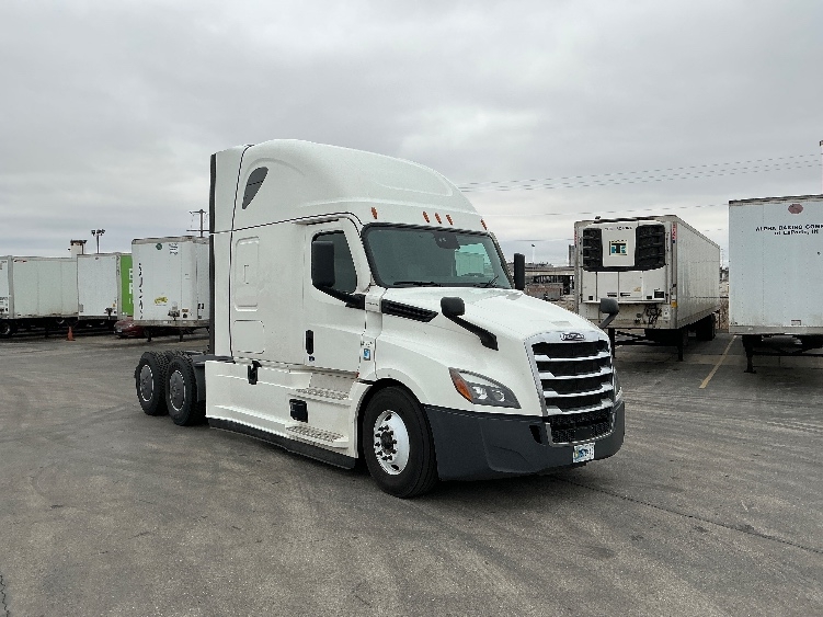 Used 2022 Freightliner Cascadia - photo 1
