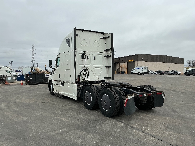 Used 2022 Freightliner Cascadia - photo 7