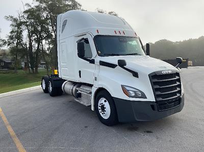 Used 2022 Freightliner Cascadia Detroit DD15AT Semi Truck with Sleeper Cab for sale #418628 - photo 1