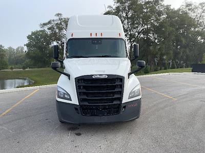 Used 2022 Freightliner Cascadia Detroit DD15AT Semi Truck with Sleeper Cab for sale #418628 - photo 2