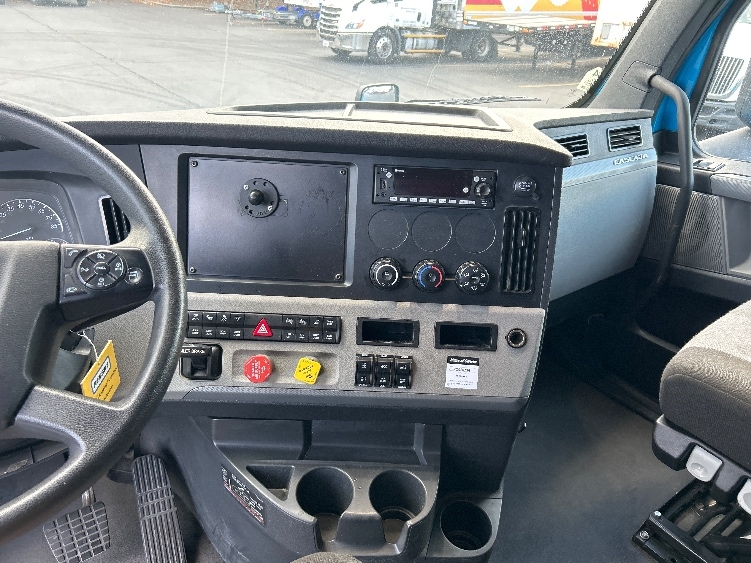 Used 2022 Freightliner Cascadia - photo 14