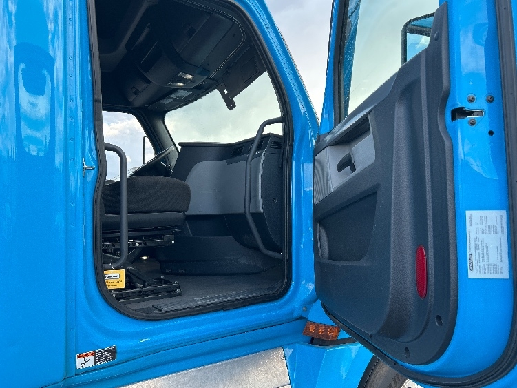 Used 2022 Freightliner Cascadia - photo 15