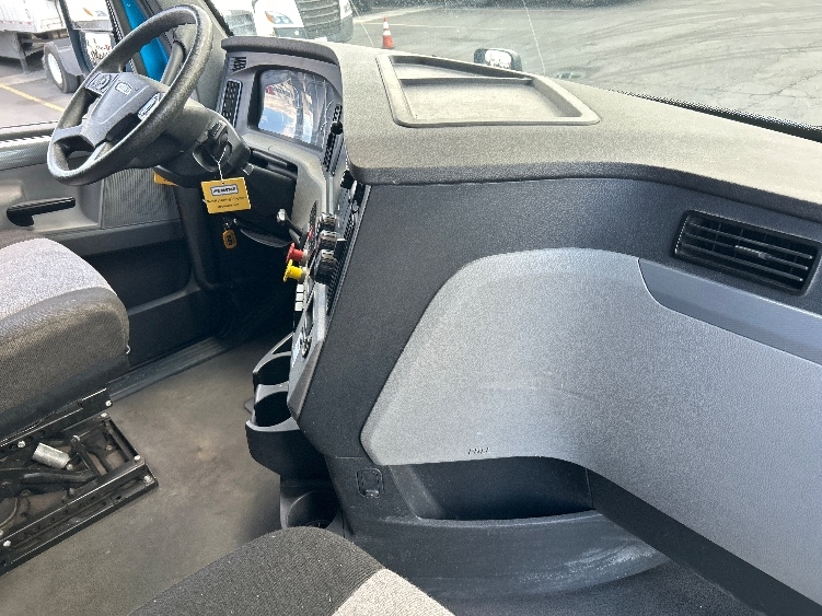Used 2022 Freightliner Cascadia - photo 17