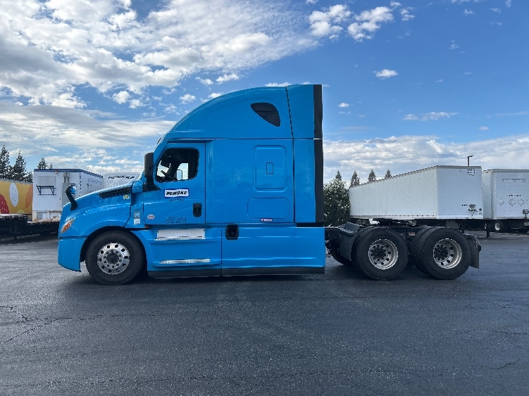 Used 2022 Freightliner Cascadia - photo 6
