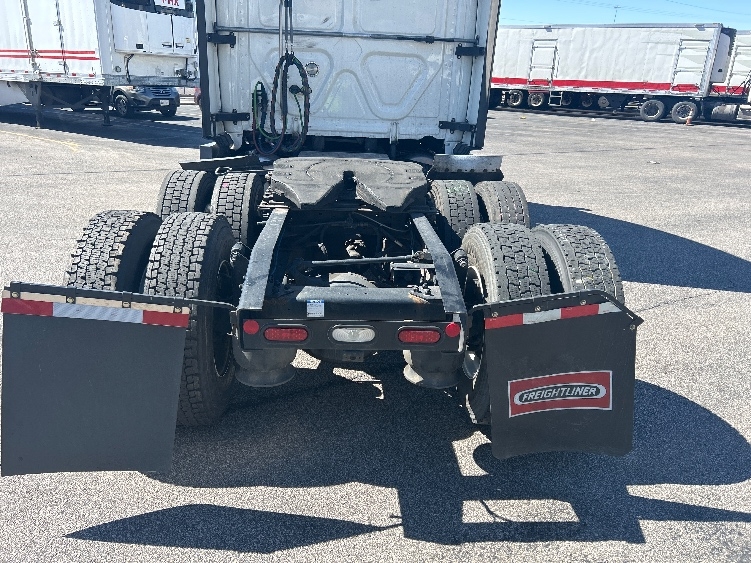 Used 2022 Freightliner Cascadia - photo 8