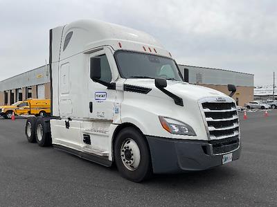 Used 2022 Freightliner Cascadia Detroit DD15AT Semi Truck with Sleeper Cab for sale #422835 - photo 1