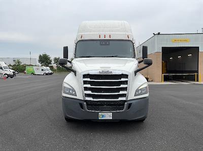 Used 2022 Freightliner Cascadia Detroit DD15AT Semi Truck with Sleeper Cab for sale #422835 - photo 2