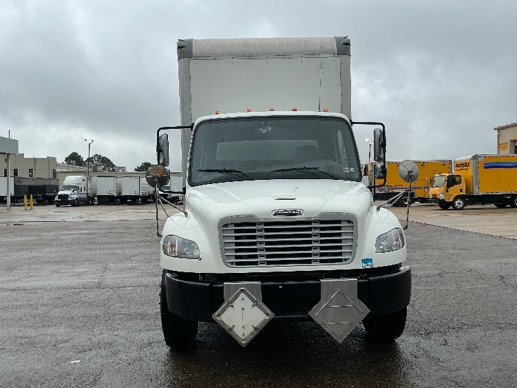 Used 2022 Freightliner M2 106 - photo 2