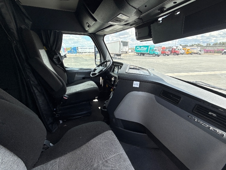 Used 2022 Freightliner Cascadia - photo 17